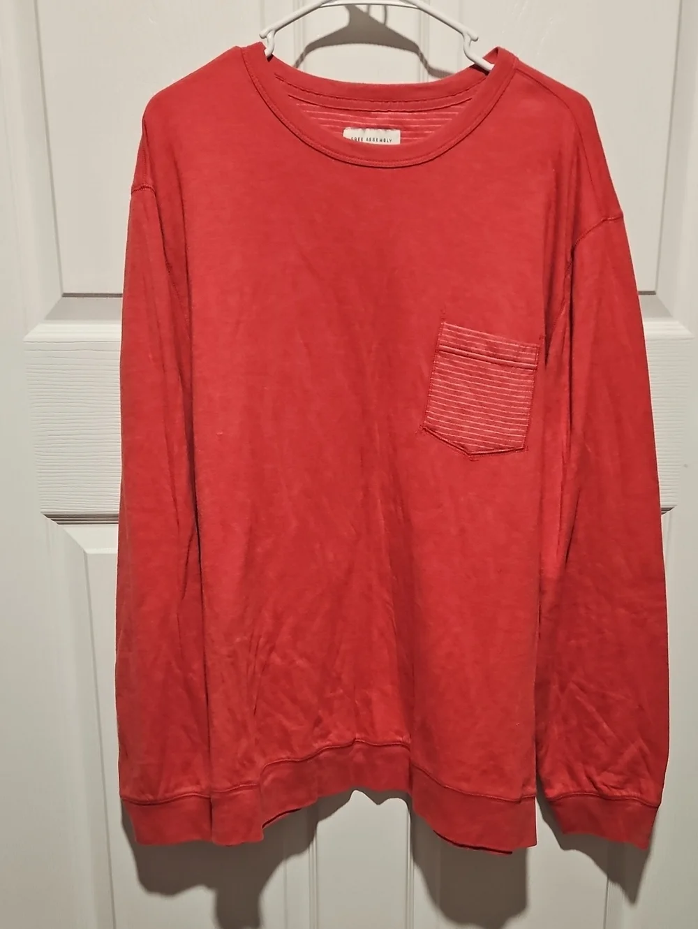 Men's Washed Red Crewneck Sweatshirt with Stripe Pocket